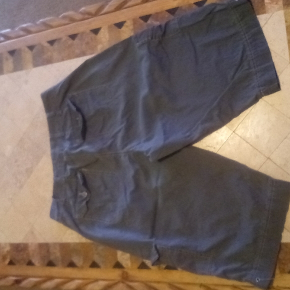 Gloria Vanderbilt Shorts Woman's size 8 - Picture 2 of 7